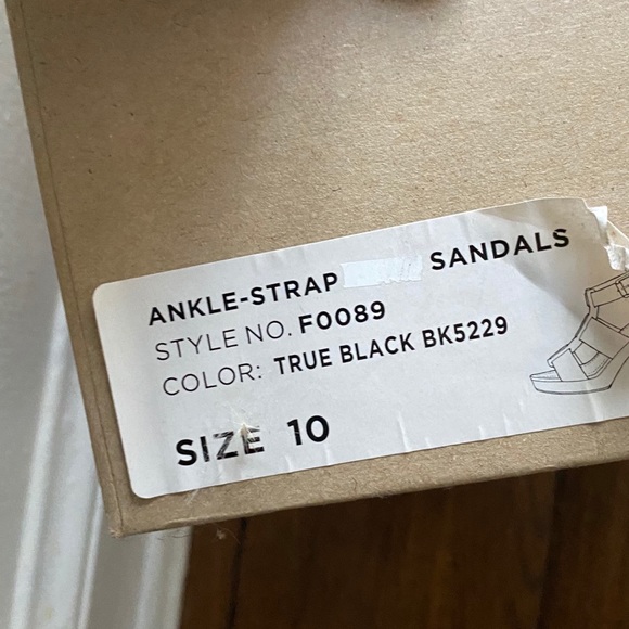 Madewell Irving Sandal • Black - Picture 7 of 7